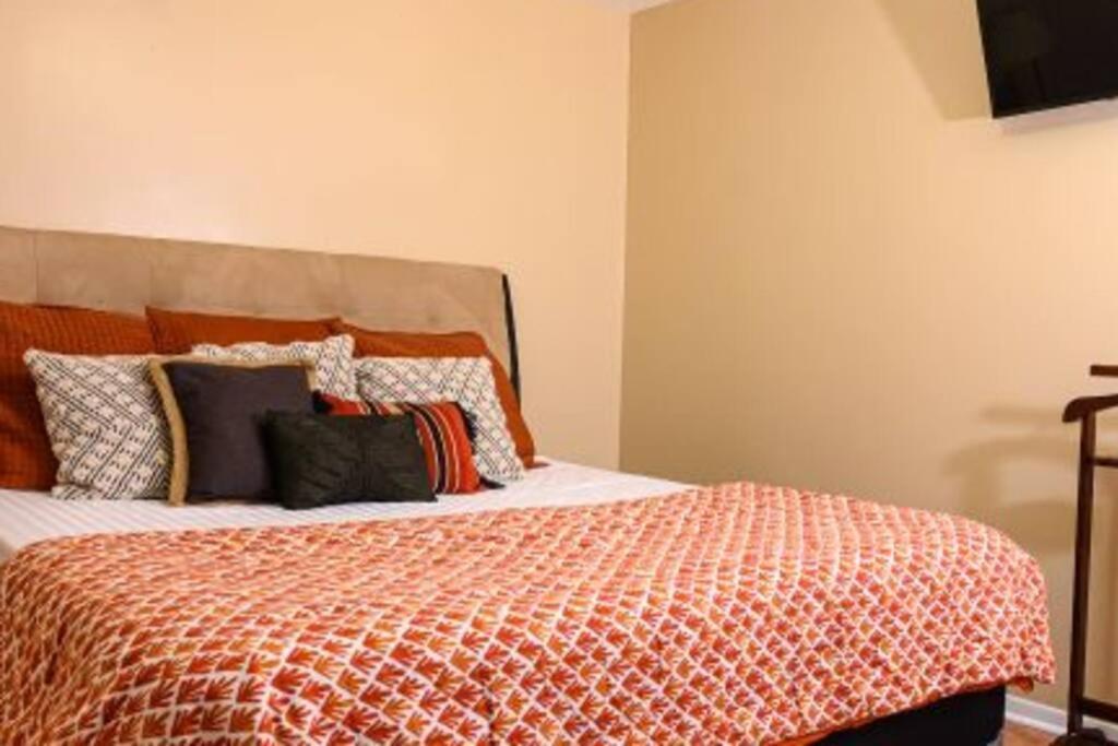 Great 2 Bedroom Condo,Free Parking,Easy Commute. Irvington Eksteriør billede