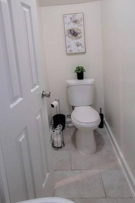Great 2 Bedroom Condo,Free Parking,Easy Commute. Irvington Eksteriør billede